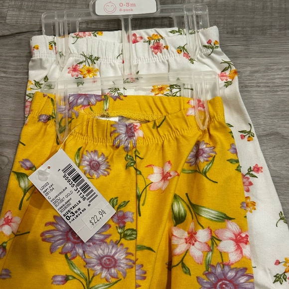 NWT 0-3 months baby girl 5-pack short sleeve onesies and 2 matching pants - Picture 3 of 8